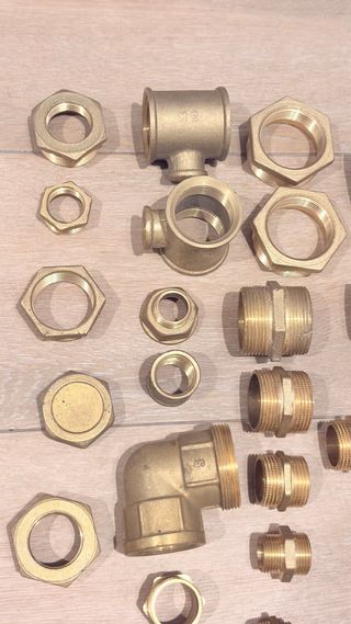 32 ligadores de Latão