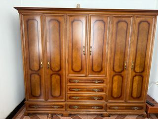 Guardaroba in legno massello