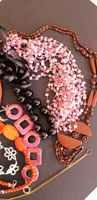 Lote Bisutería Collares y Broches