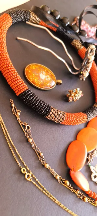 Lote Bisutería Collares y Broches