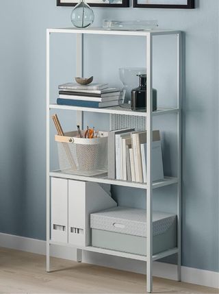 Estantería metálica blanca