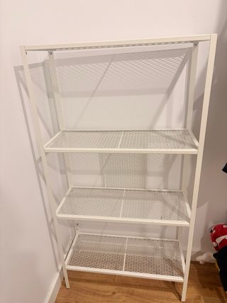 Estantería metálica blanca