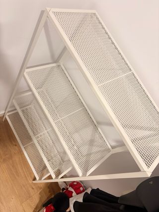 Estantería metálica blanca