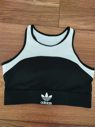 Top deportivo como Adidas