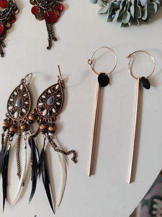 15 Pendientes, 3 Pulseras, 2 Collares, 1 Anillo