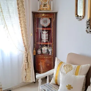 Vitrina Esquinera Marquetería Clásica