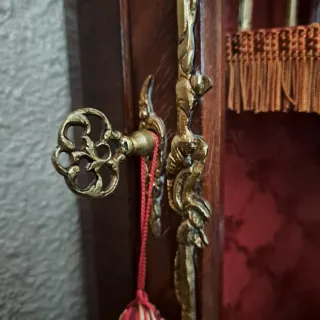 Vitrina Esquinera Marquetería Clásica