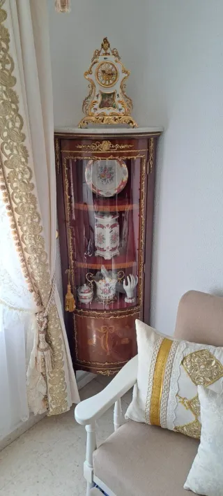 Vitrina Esquinera Marquetería Clásica