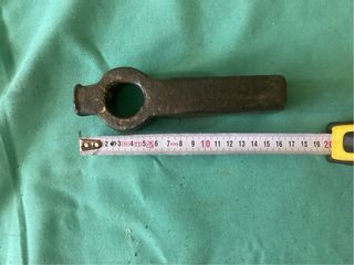 Herramienta de hierro antigua