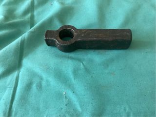 Herramienta de hierro antigua