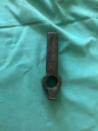 Herramienta de hierro antigua