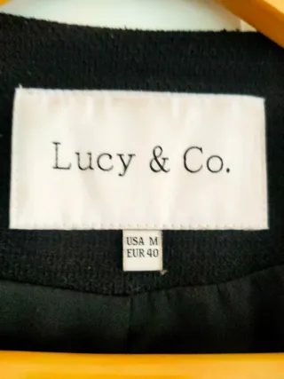 Abrigo negro Lucy & Co.