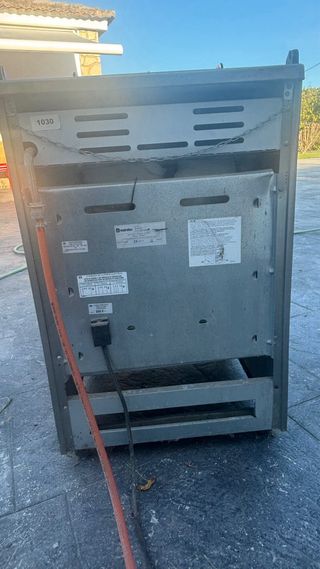 Cocina de gas con horno eléctrico