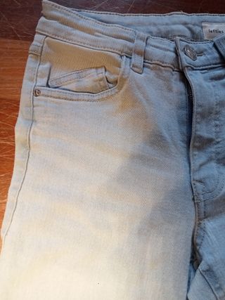 Pantalón vaquero flare azul claro