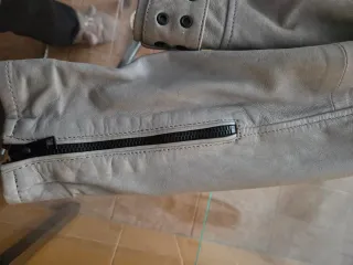 Chaqueta de piel gris hombre