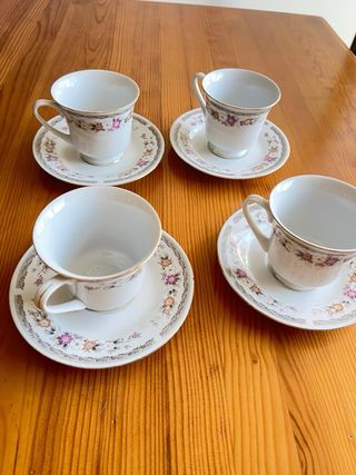 Conjunto 4 chávenas com flores