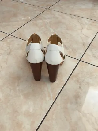 Sandali Michael Kors bianche con zip oro