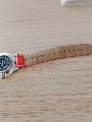 Reloj Vintage Correa Roja y Plata