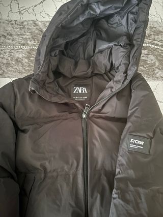 Cazadoras niño negro y amarillo talla 5/6 y 6/7.