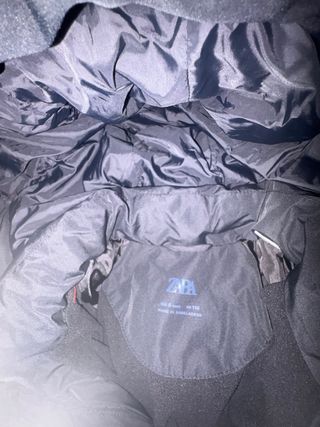 Cazadoras niño negro y amarillo talla 5/6 y 6/7.