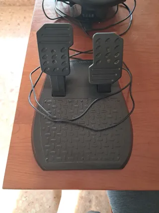 Volante Thrustmaster T150 + Pedales PS4