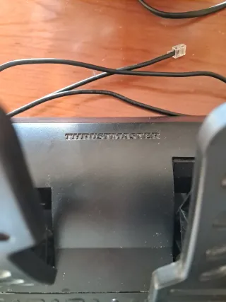 Volante Thrustmaster T150 + Pedales PS4