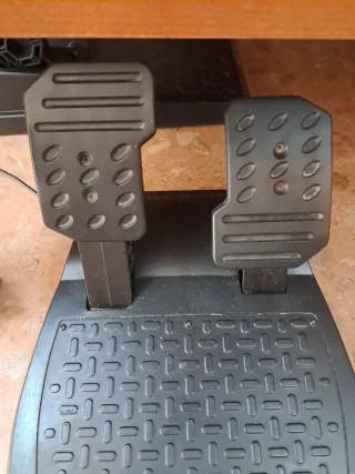 Volante Thrustmaster T150 + Pedales PS4