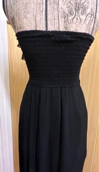 Vestido negro talla S con volantes