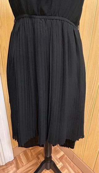 Vestido negro talla S con volantes