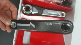 Bielas SRAM XX1 de carbono.