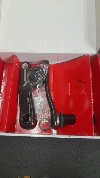 Bielas SRAM XX1 de carbono.