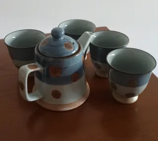 Conjunto tetera y tazas de cerámica