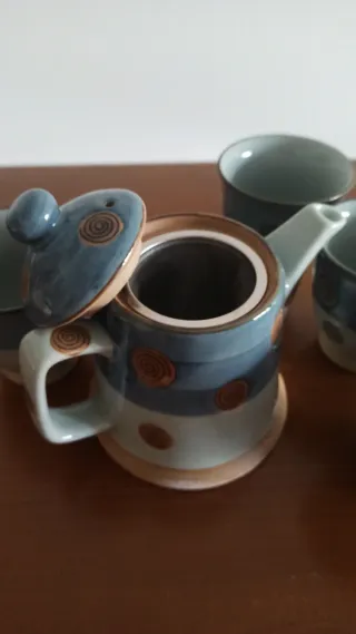 Conjunto tetera y tazas de cerámica