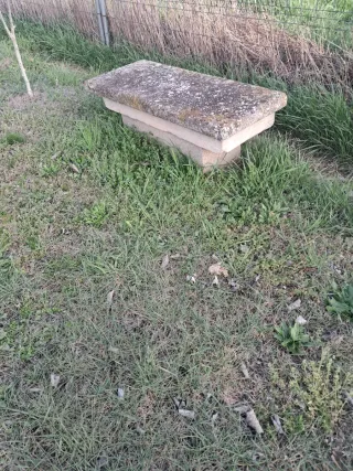 Banco de piedra antiguo