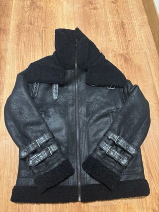 Cazadora borrego Zara negra