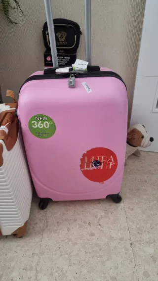 Maleta rosa de plástico