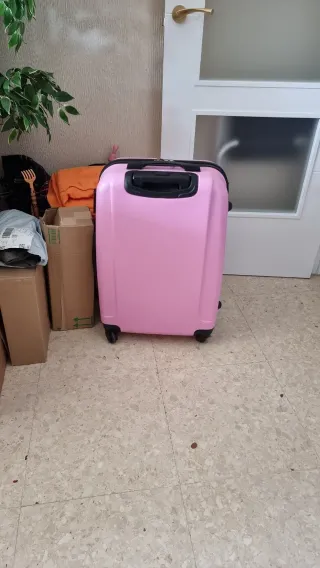 Maleta rosa de plástico