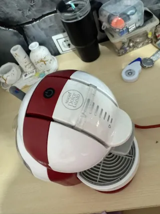 Cafetera Dolce Gusto Roja