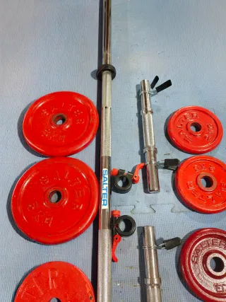 Pesas y barras de gimnasio