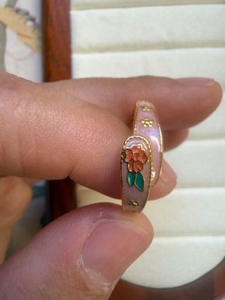 Anel vintage esmaltado com gotas florais