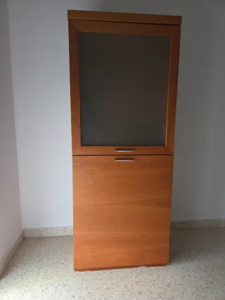 Mueble de salón madera y cristal