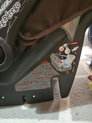 Maxicuna bebé con capota y detalles