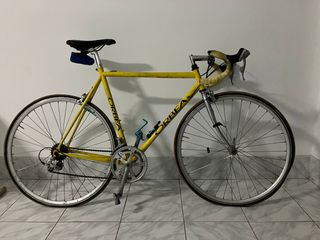 Orbea bici carretera amarilla