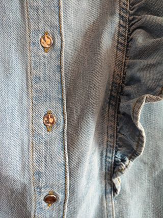 Camisa vaquera con volantes