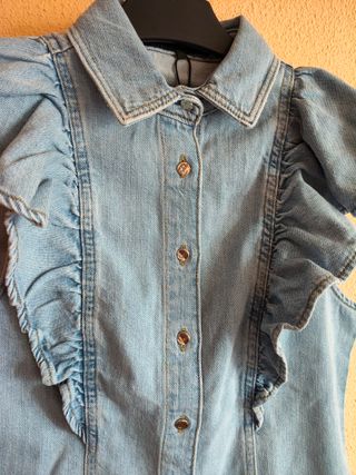 Camisa vaquera con volantes