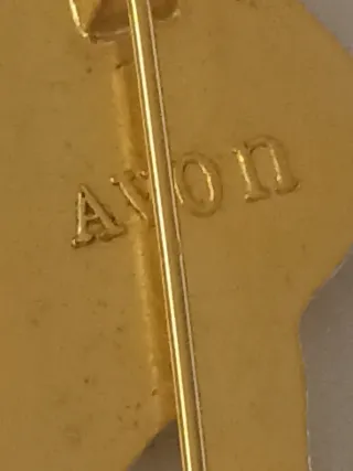 Broche Mujer Figura Avon Dorado