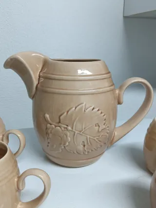 Juego de jarra y tazas de cerámica