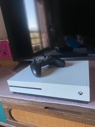 Xbox One S con mando