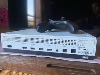 Xbox One S con mando