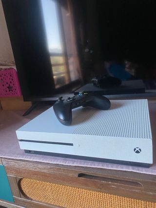 Xbox One S con mando